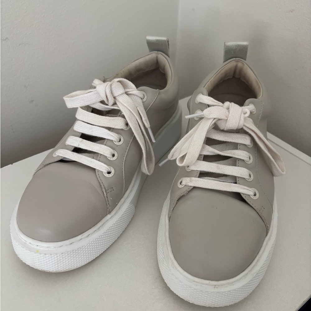 J Slides Casual taupe Lace-Up Sneakers